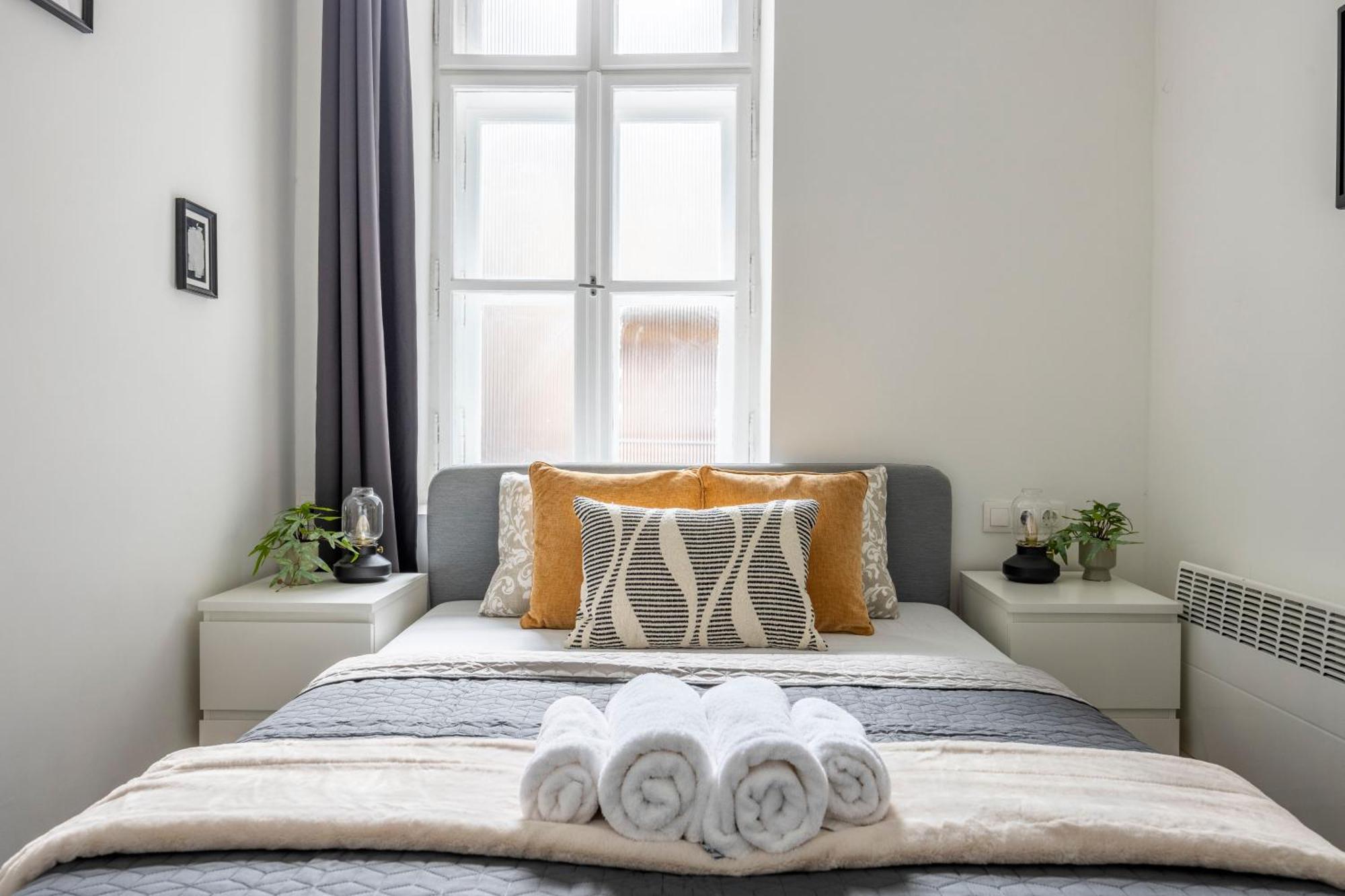 Charming & Cozy Central 1Bedrm Suites Budapest Esterno foto