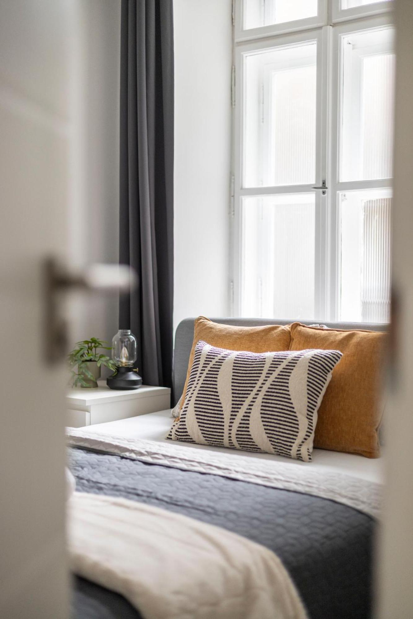 Charming & Cozy Central 1Bedrm Suites Budapest Esterno foto
